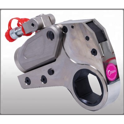 Low profile hydraulic torque wrench